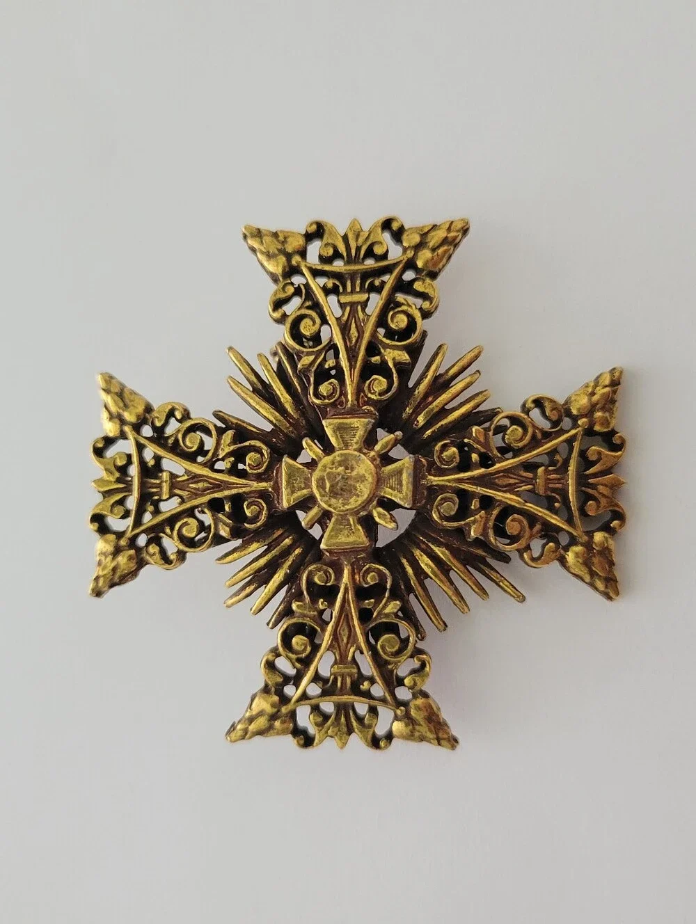 Vintage Filigree Maltese Cross Gold Tone Brooch Pin Unsigned scrollwork Sunburst